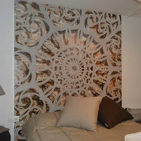 Alcazar Viejo Tourist