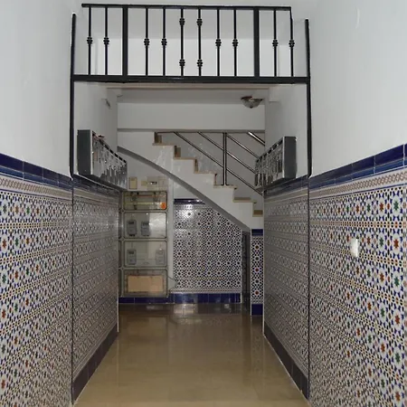 Alcazar Viejo Tourist