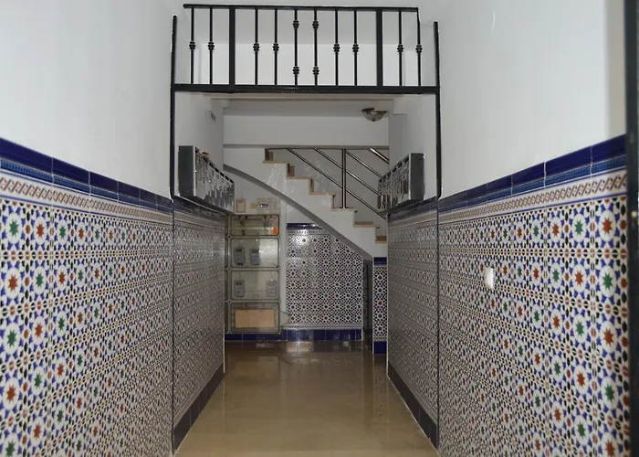 Alcazar Viejo Tourist